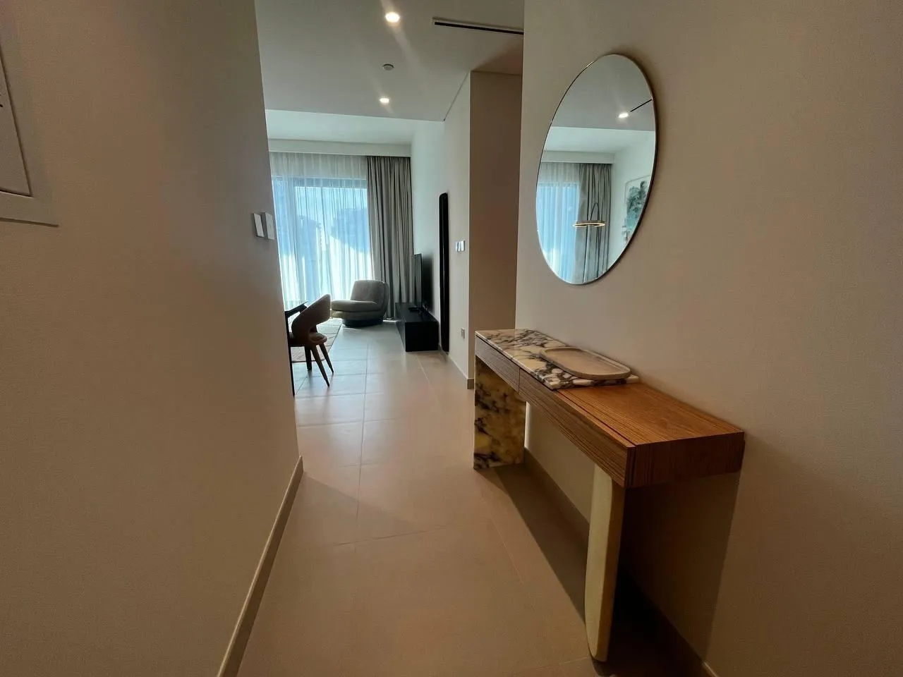 Entrance console and mirror